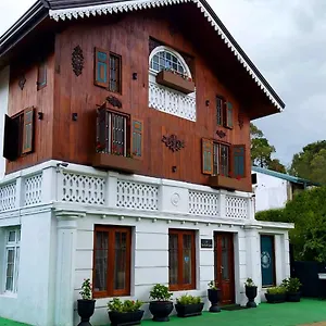 https://the-golf-green.kandyhotelsnow.com